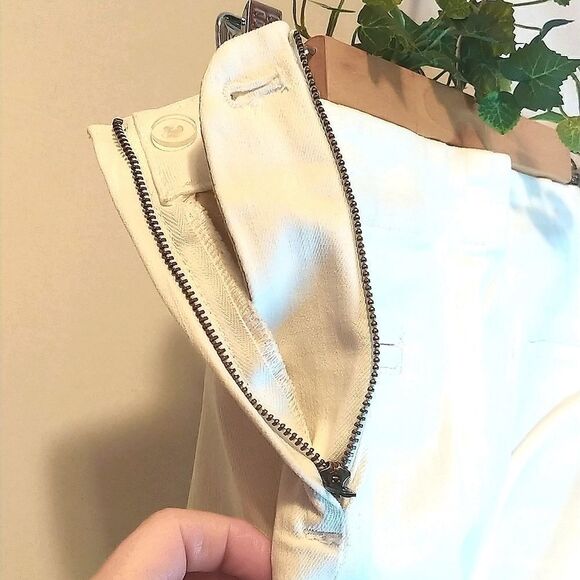 Talbots. Heritage Capri. Side zipper and button closure. Size 10P. NWOT. - Picture 3 of 10